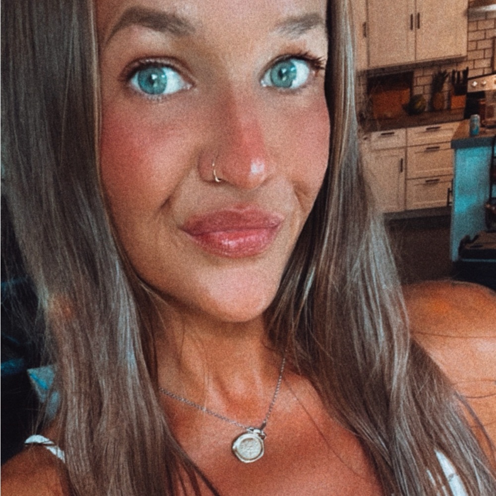 Meet your Posher, Jaqueline